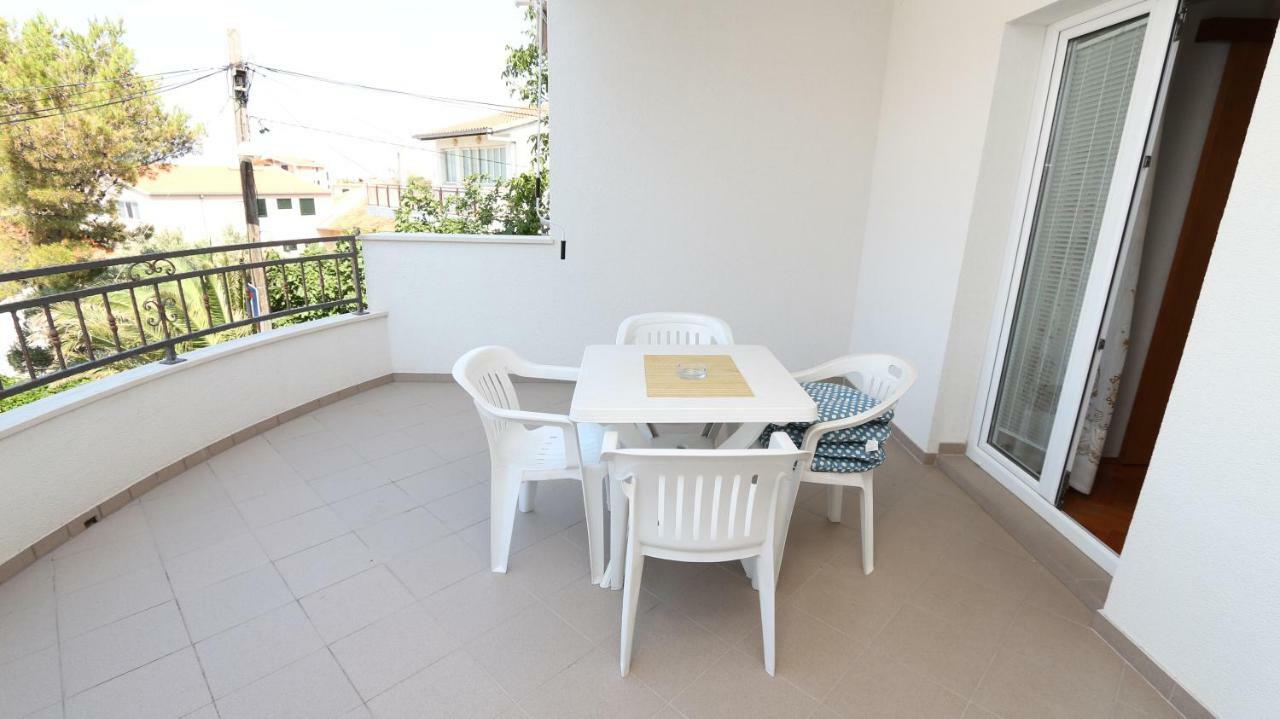 Dinka Guesthouse Makarska Exteriör bild