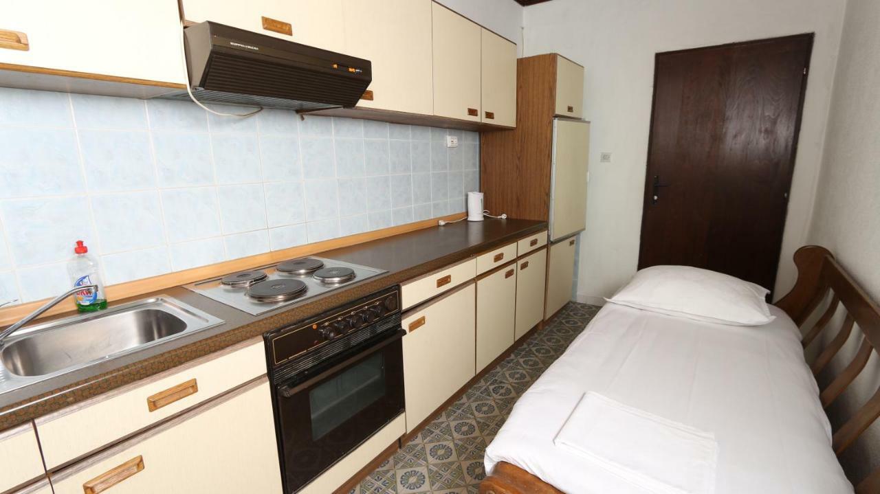 Dinka Guesthouse Makarska Exteriör bild