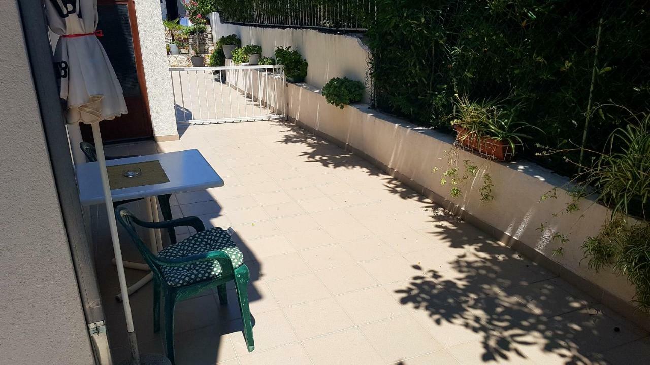 Dinka Guesthouse Makarska Exteriör bild